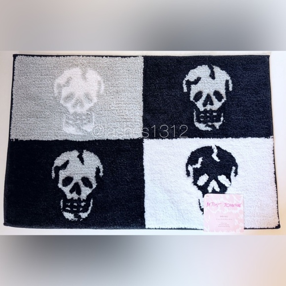 BETSEY JOHNSON Skull Bath Rug Mat - Black White Halloween